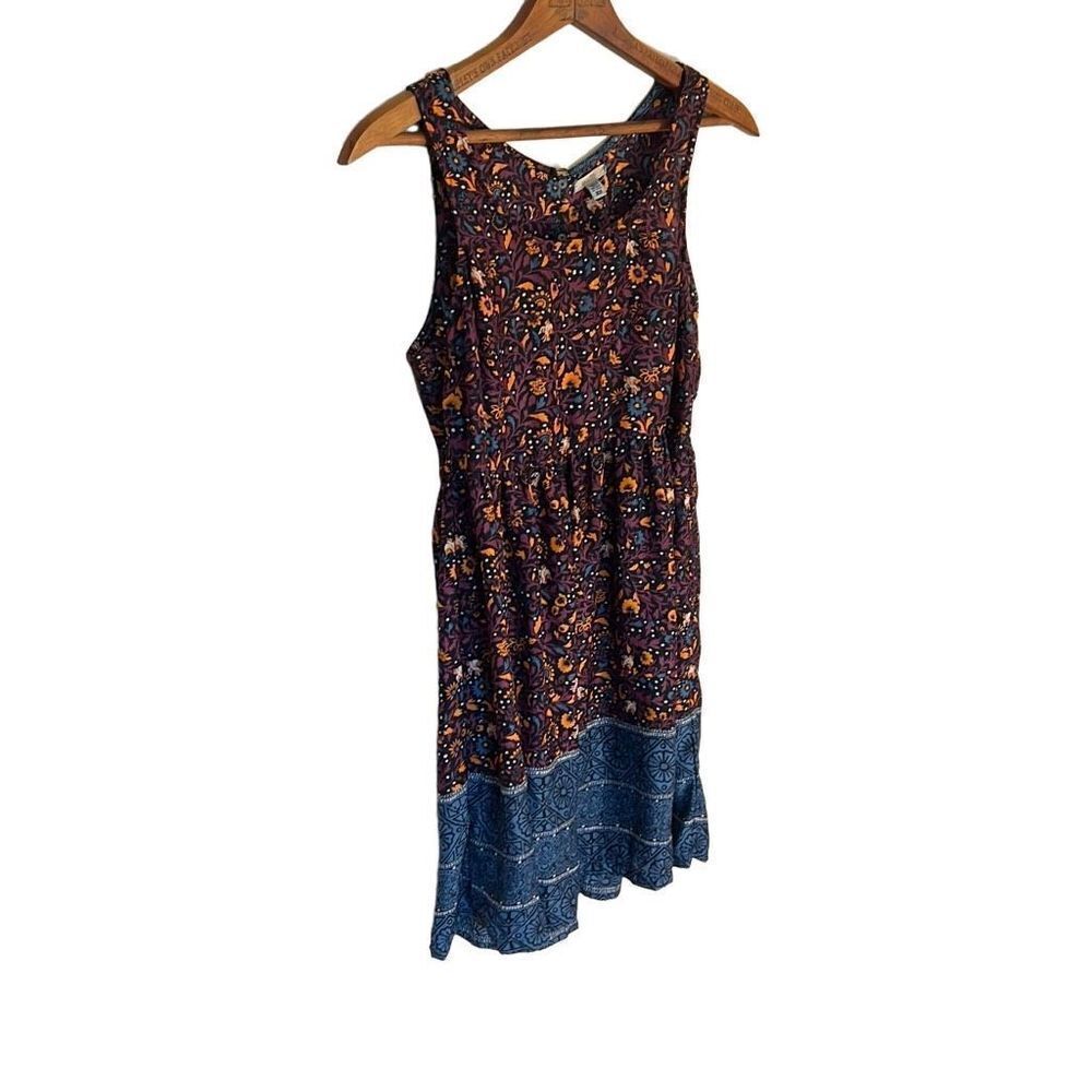 Ecote Keyhole Back Flowey Tank Top - Picture 3 of 10